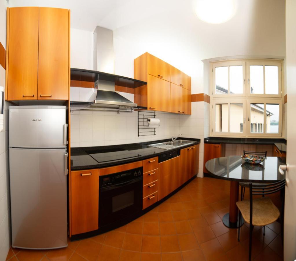 Little Marina Apartment Malgrate Luaran gambar