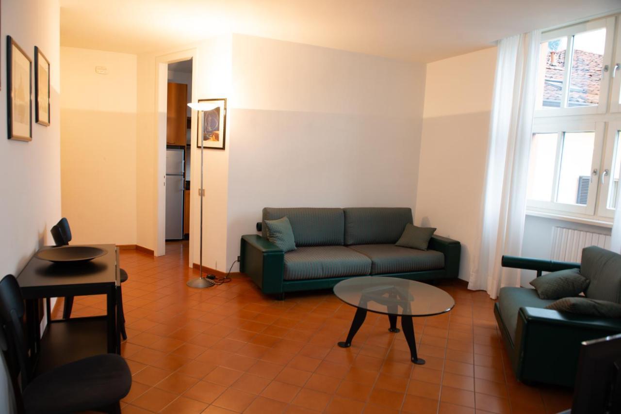 Little Marina Apartment Malgrate Luaran gambar