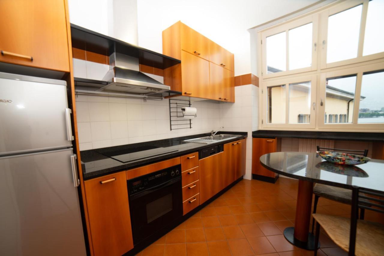 Little Marina Apartment Malgrate Luaran gambar